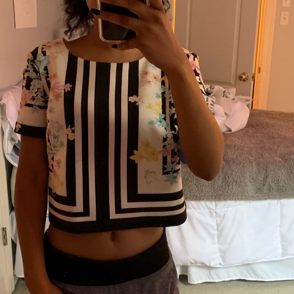 floral crop top - Picture 1 of 3